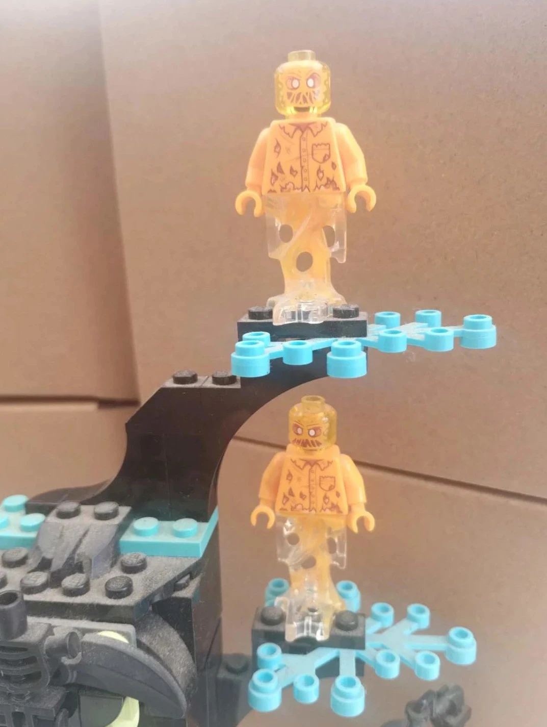 70427 LEGO Le monde hanté d'Hidden Side – photo 3